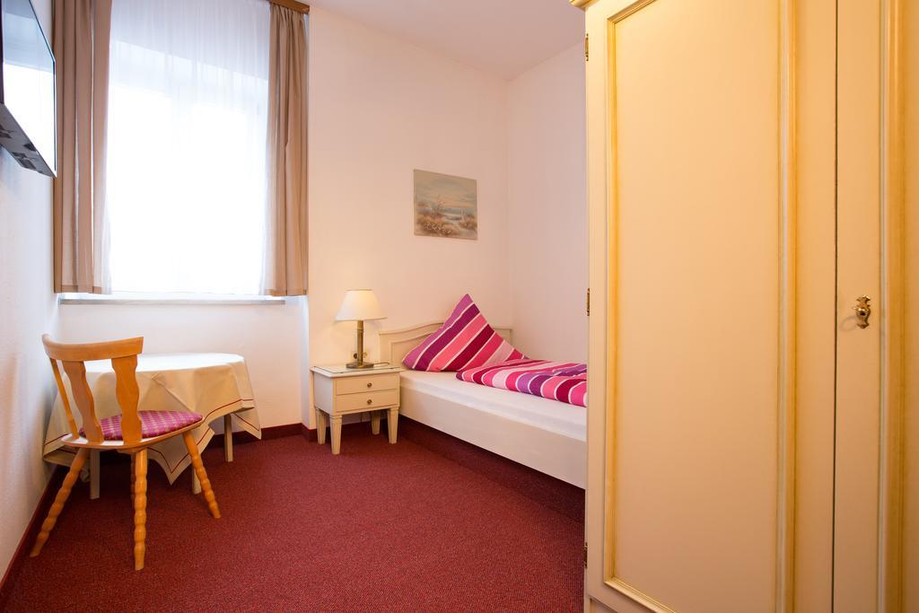 Gasthof Zum Lamm Hotel Garmisch-Partenkirchen Kamer foto
