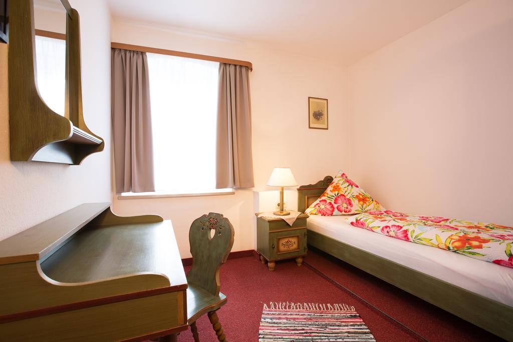 Gasthof Zum Lamm Hotel Garmisch-Partenkirchen Kamer foto