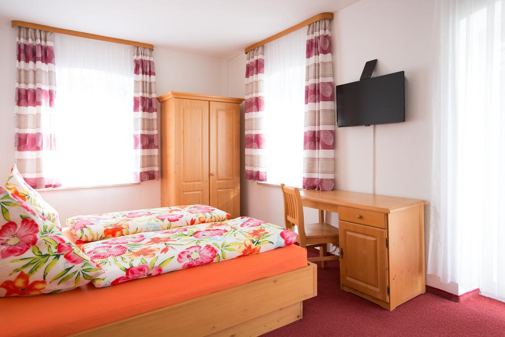Gasthof Zum Lamm Hotel Garmisch-Partenkirchen Kamer foto